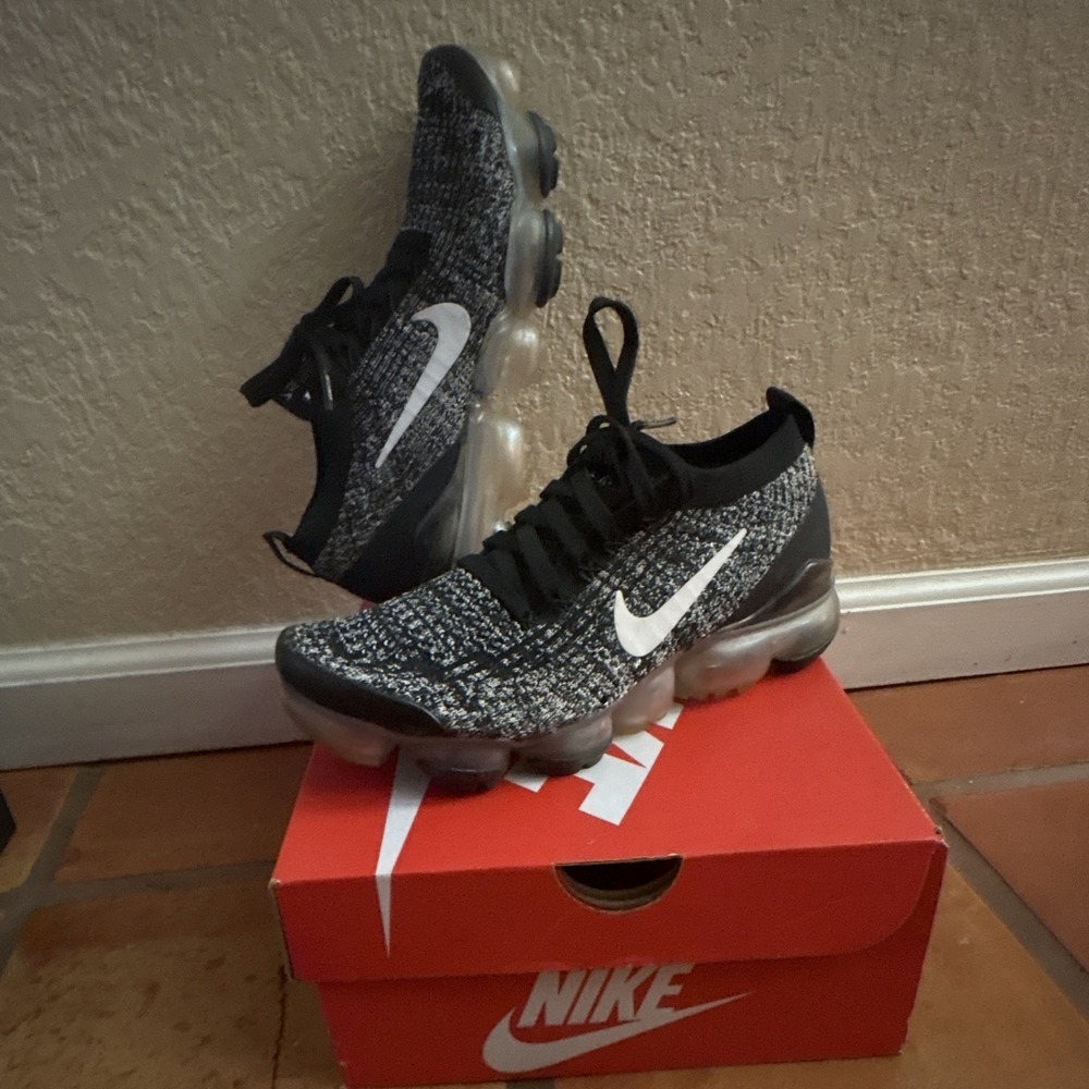 Nike Air VaporMax Flyknit Heathered Black White Gray AJ6910-001 Mens 5.5